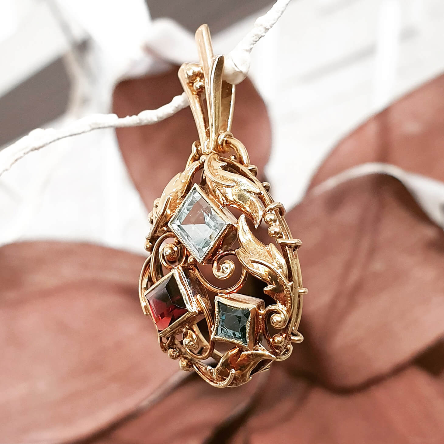 Anhänger Gold Edelsteine