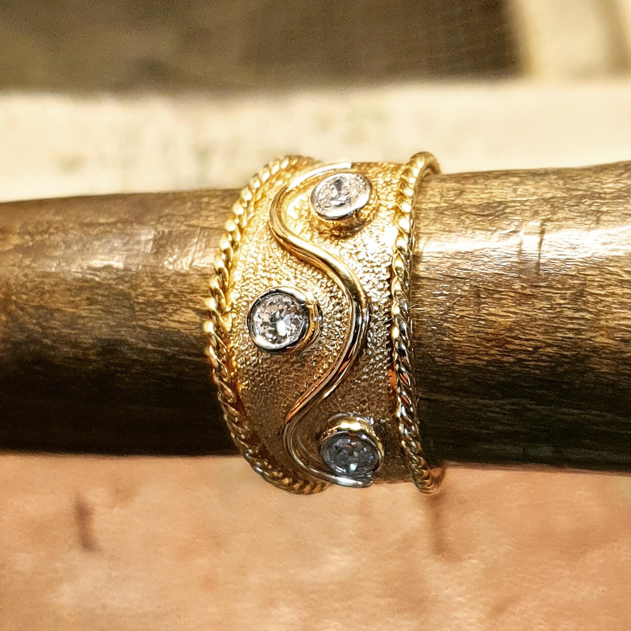 Ring mit Diamanten